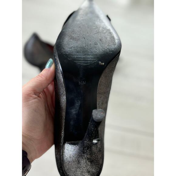 ✨ GUESS by Marciano Glamorous Metallic Pewter Bow Pumps ✨ - Picture 4 of 6